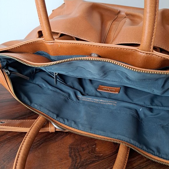 Matt & Nat Raylanmed Baby/ Overnight Bag - Picture 3 of 5